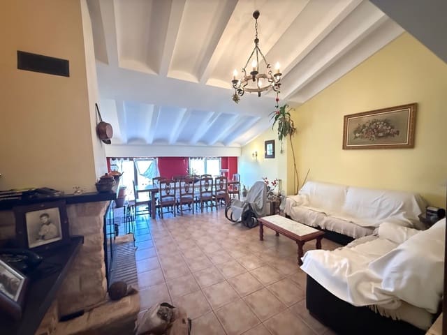 Casa de 4 habitaciones en Villena en venta con garaje - 340.000 € (Ref: 9980197)