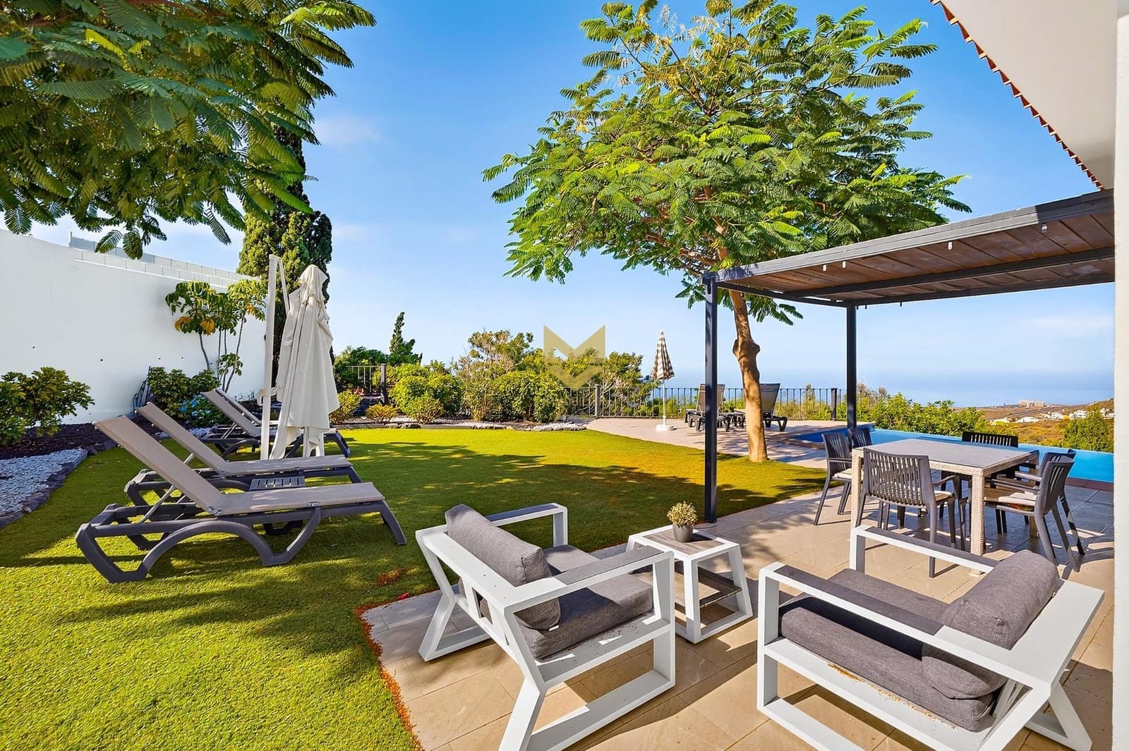 3 soveværelse Villa til salg i Las Moraditas med swimmingpool garage - € 1.050.000 (Ref: 10139854)
