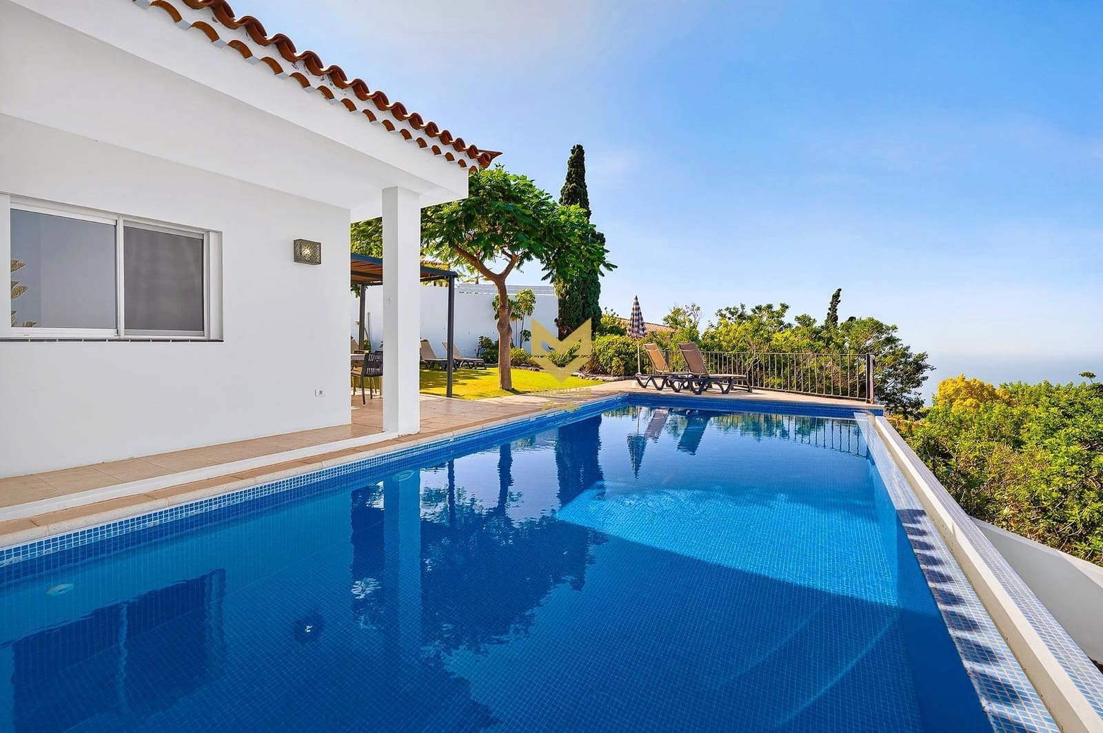 3 bedroom Villa for sale in Las Moraditas with pool garage - € 1,050,000 (Ref: 10139854)