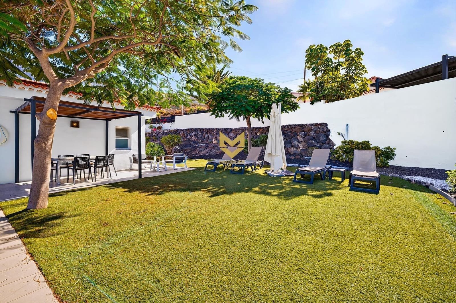 3 bedroom Villa for sale in Las Moraditas with pool garage - € 1,050,000 (Ref: 10139854)