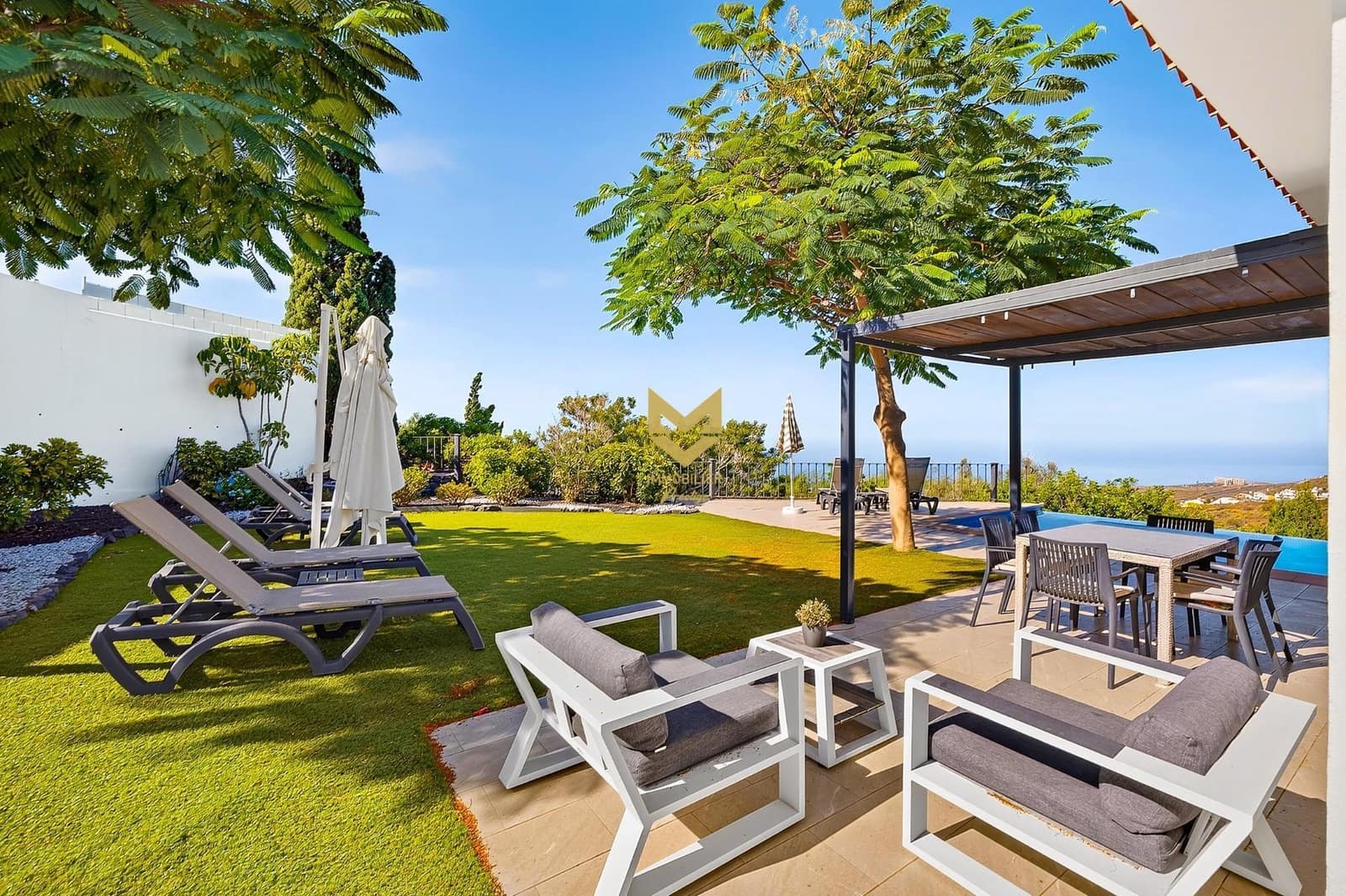 3 bedroom Villa for sale in Las Moraditas with pool garage - € 1,050,000 (Ref: 10139854)
