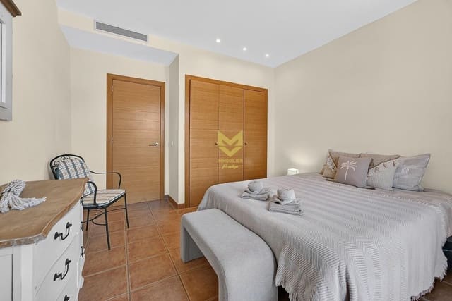 3 slaapkamer Villa te koop in San Miguel de Abona met zwembad garage - € 495.000 (Ref: 10147281)