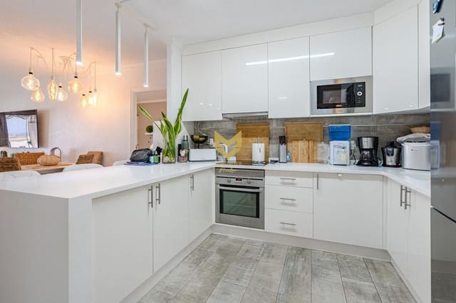 2 bedroom Flat for sale in Torviscas Centro y Alto, Adeje with garage - € 469,000 (Ref: 8578783)