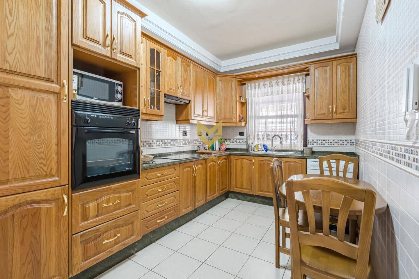 3 soveværelse Villa til salg i Adeje med swimmingpool garage - € 656.000 (Ref: 8581101)