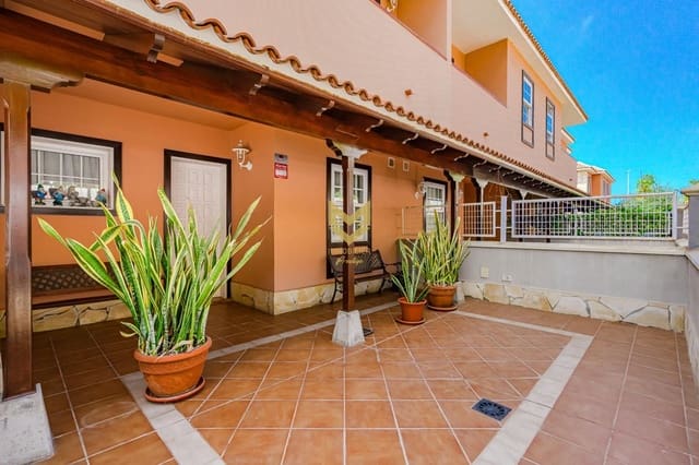 3 soveværelse Villa til salg i Casco Urbano, Adeje med swimmingpool garage - € 656.000 (Ref: 8581101)