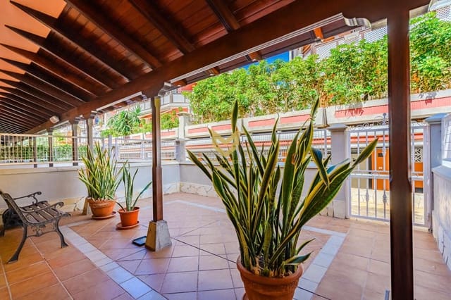 3 soveværelse Villa til salg i Casco Urbano, Adeje med swimmingpool garage - € 656.000 (Ref: 8581101)