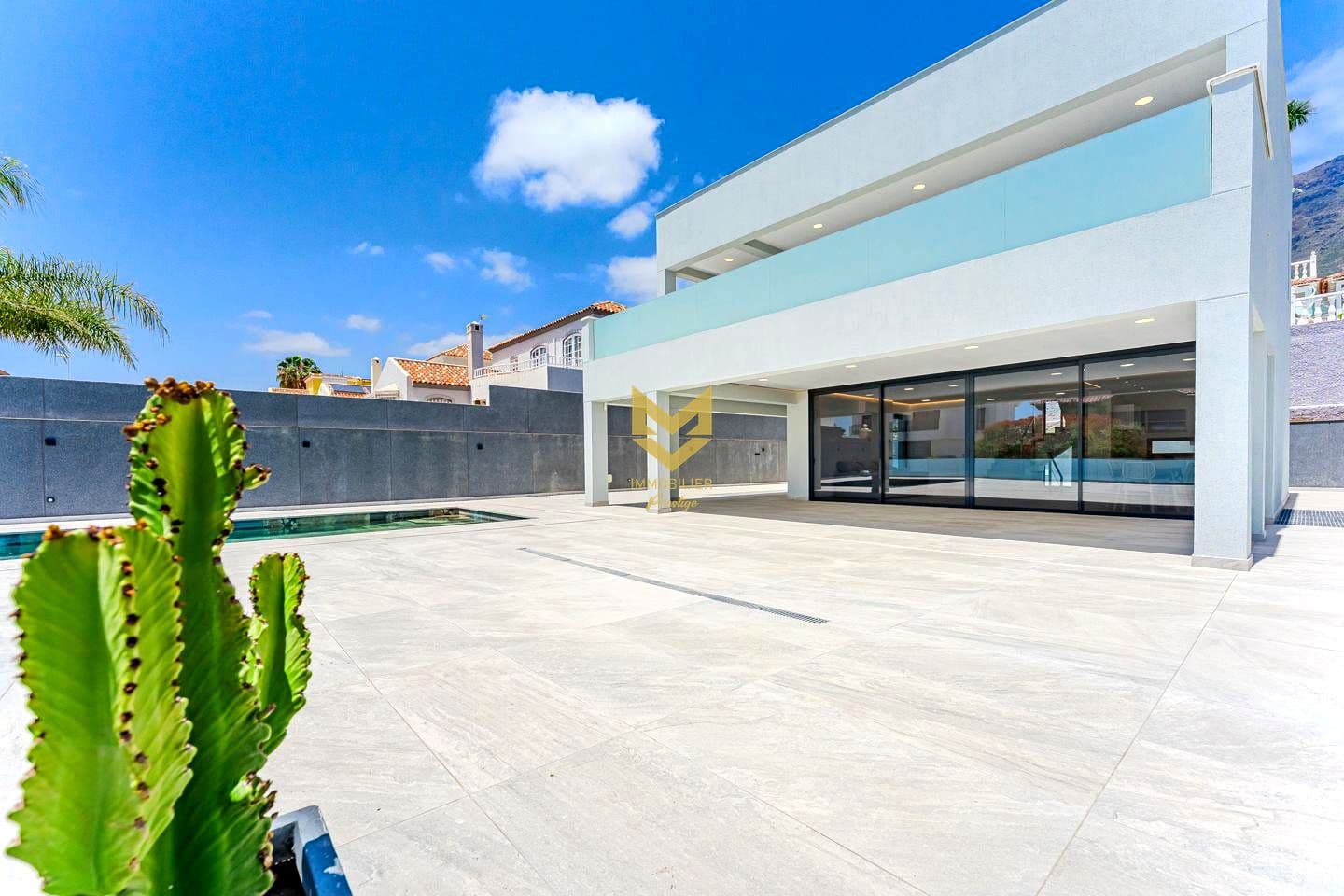 4 soverom Villa til salgs i Costa Adeje med svømmebasseng garasje - € 1 850 000 (Ref: 9254341)