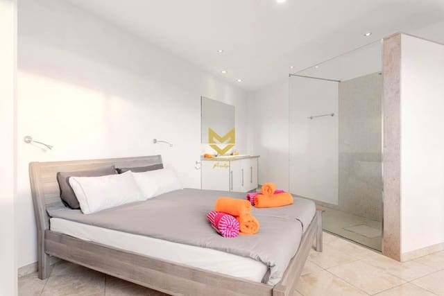 3 sypialnia Willa na sprzedaż w Playa del Duque, Adeje - 945 000 € (Ref: 9311991)