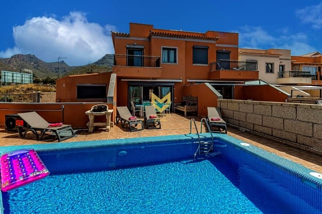 3 sypialnia Willa na sprzedaż w Playa del Duque, Adeje - 945 000 € (Ref: 9311991)