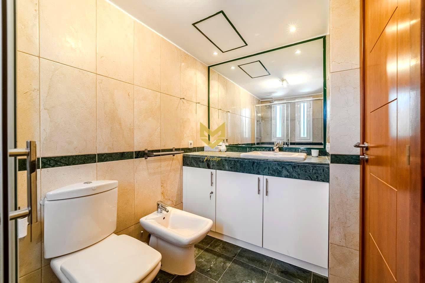 2 makuuhuone Huvila myytävänä paikassa Costa Adeje mukana uima-altaan 
autotalli - 595 000 € (Ref: 9445477)