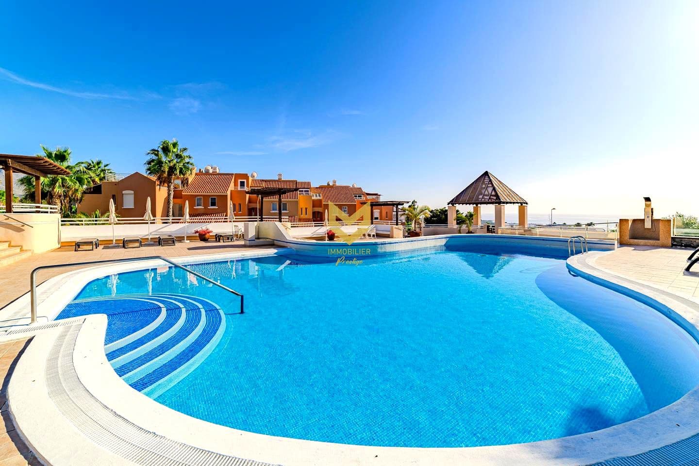 2 makuuhuone Huvila myytävänä paikassa Costa Adeje mukana uima-altaan 
autotalli - 595 000 € (Ref: 9445477)