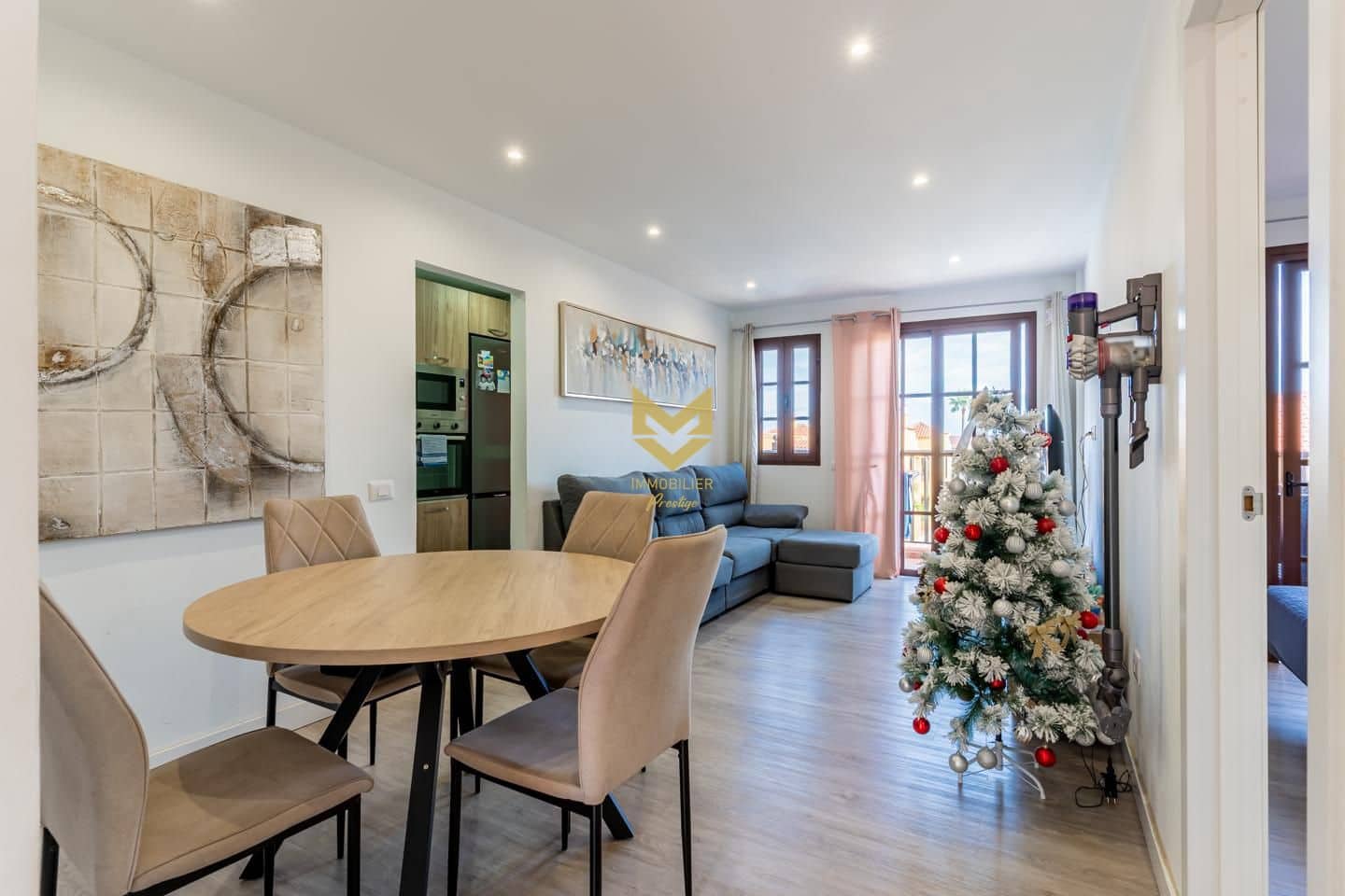 2 soverom Leilighet til salgs i Arona med garasje - € 269 000 (Ref: 9473575)