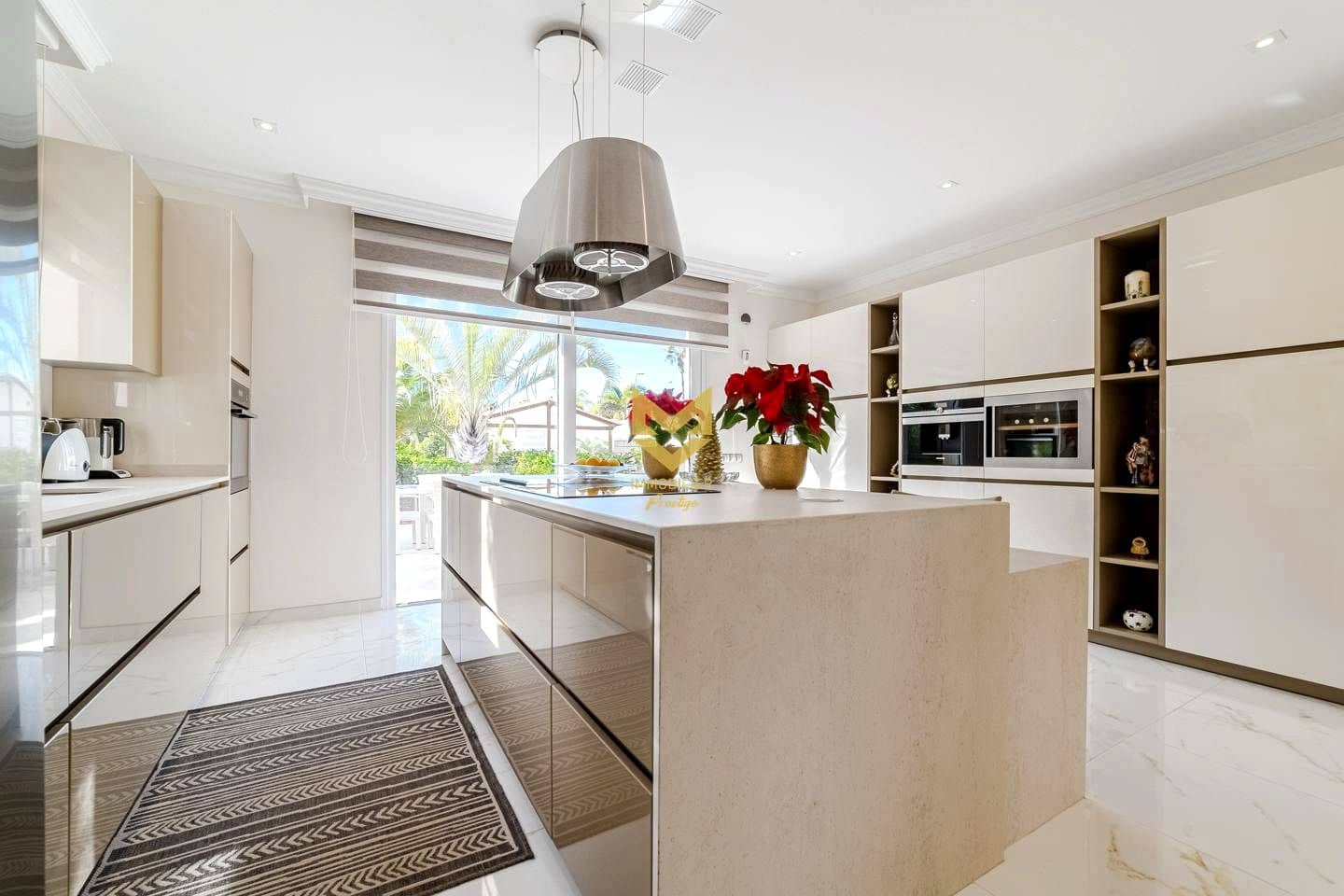 4 Zimmer Villa zu verkaufen in Adeje mit Pool Garage - 3.900.000 € (Ref: 9475885)