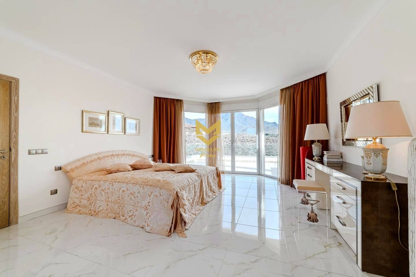 4 Zimmer Villa zu verkaufen in Adeje mit Pool Garage - 3.900.000 € (Ref: 9475885)