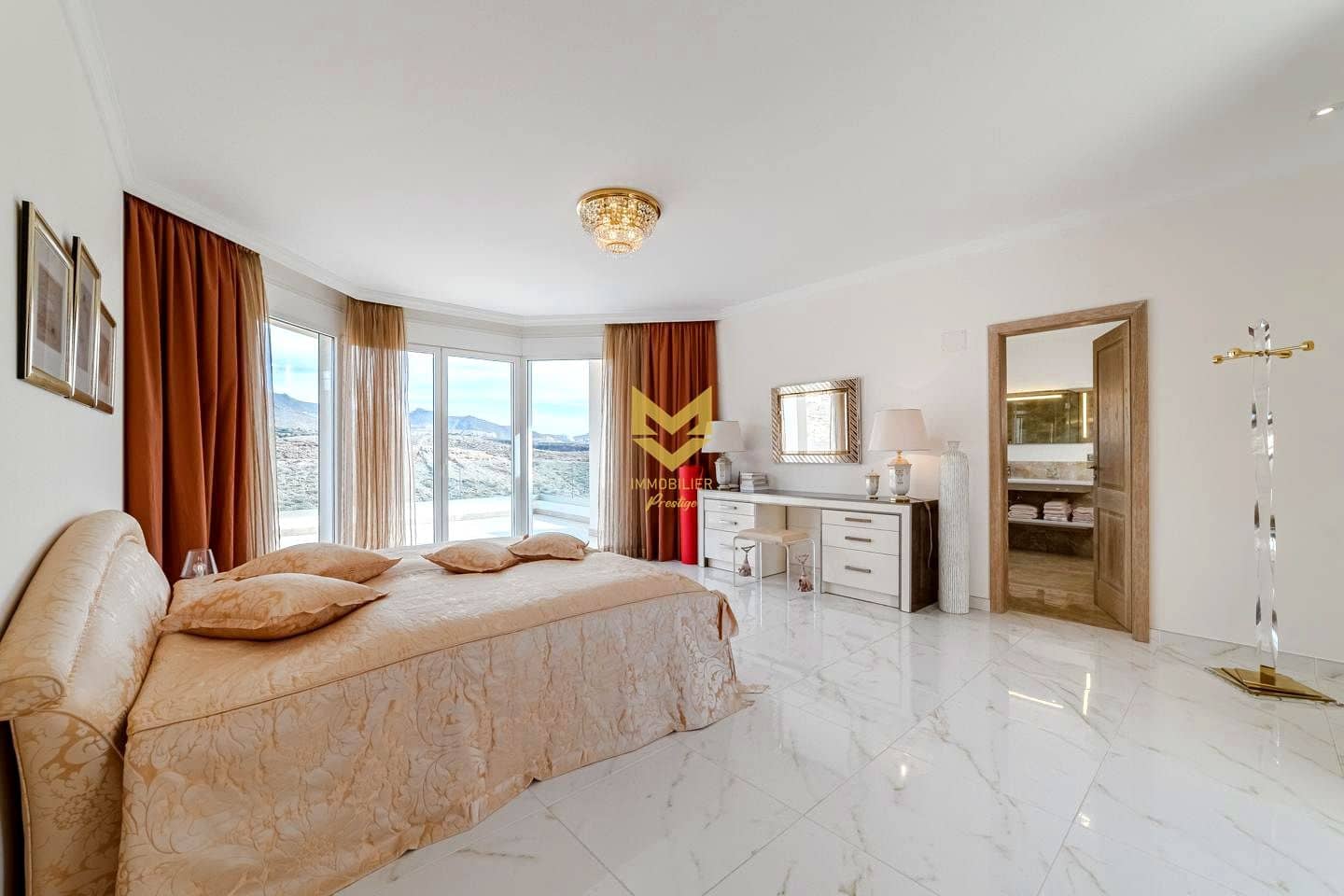 4 Zimmer Villa zu verkaufen in Adeje mit Pool Garage - 3.900.000 € (Ref: 9475885)