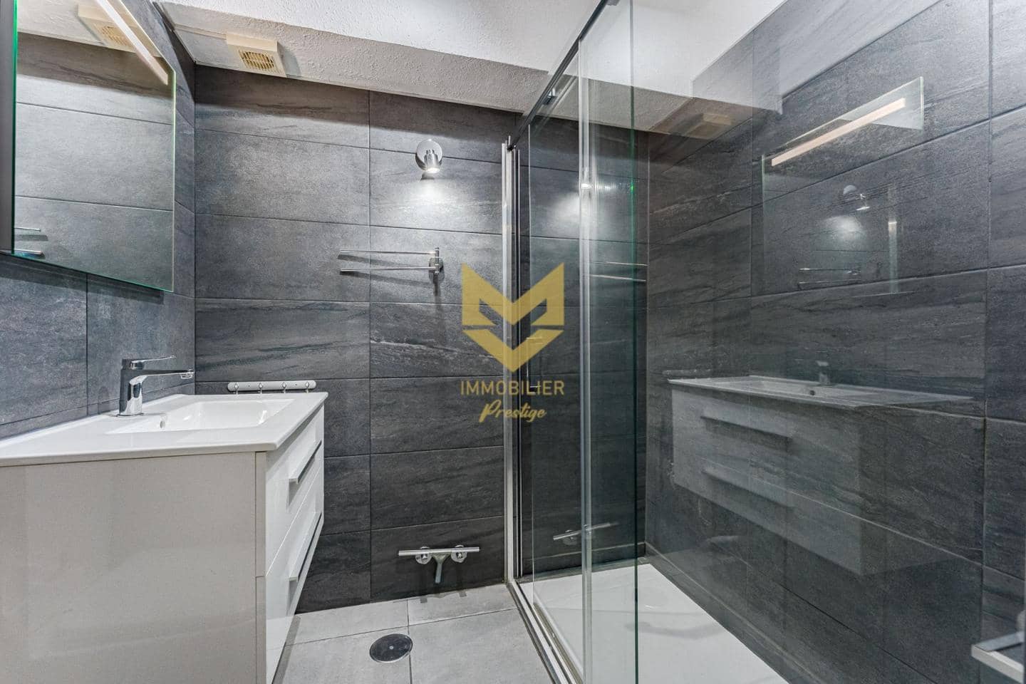 1 makuuhuone Asunto myytävänä paikassa Costa Adeje mukana uima-altaan 
autotalli - 325 000 € (Ref: 9485044)