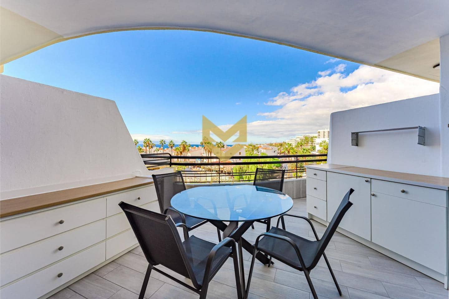 1 makuuhuone Asunto myytävänä paikassa Costa Adeje mukana uima-altaan 
autotalli - 325 000 € (Ref: 9485044)