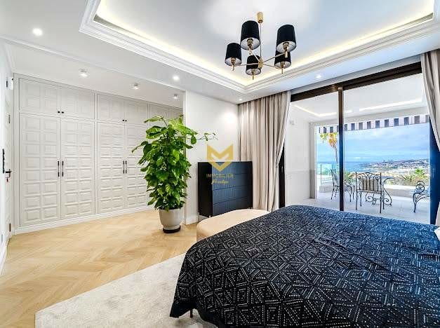 4 bedroom Villa for sale in Costa Adeje with pool garage - € 2,600,000 (Ref: 9487955)