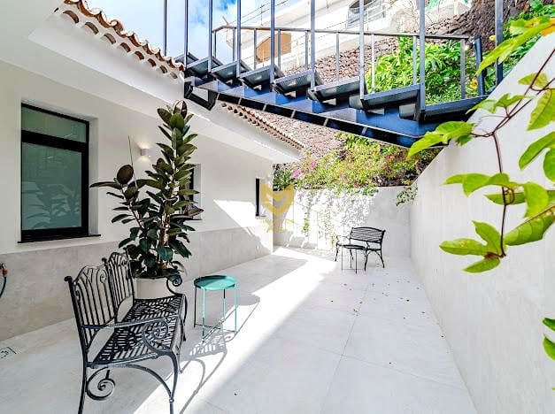 4 bedroom Villa for sale in Costa Adeje with pool garage - € 2,600,000 (Ref: 9487955)