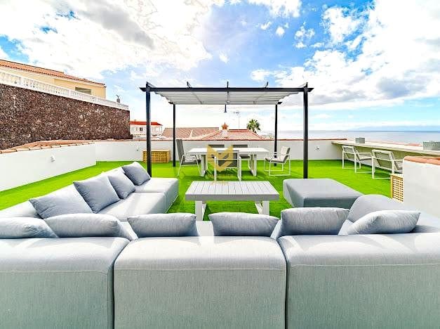 4 bedroom Villa for sale in Costa Adeje with pool garage - € 2,600,000 (Ref: 9487955)