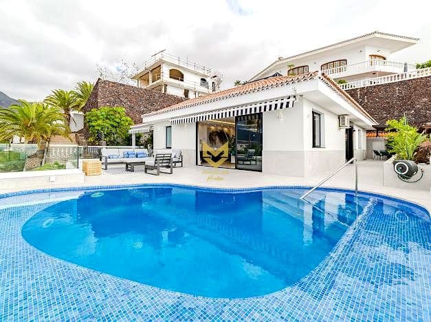 4 bedroom Villa for sale in Costa Adeje with pool garage - € 2,600,000 (Ref: 9487955)