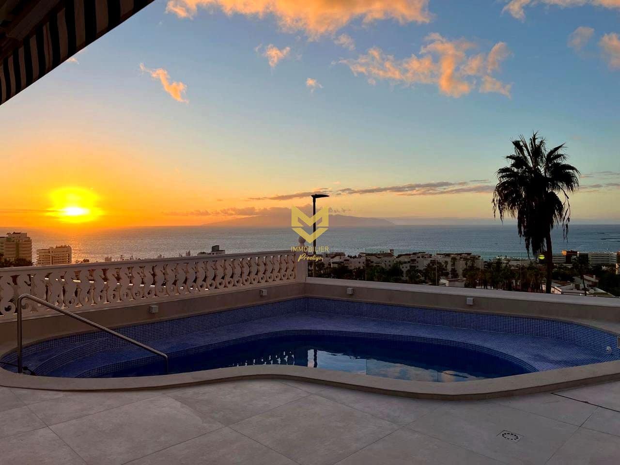 4 bedroom Villa for sale in Costa Adeje with pool garage - € 2,600,000 (Ref: 9487955)