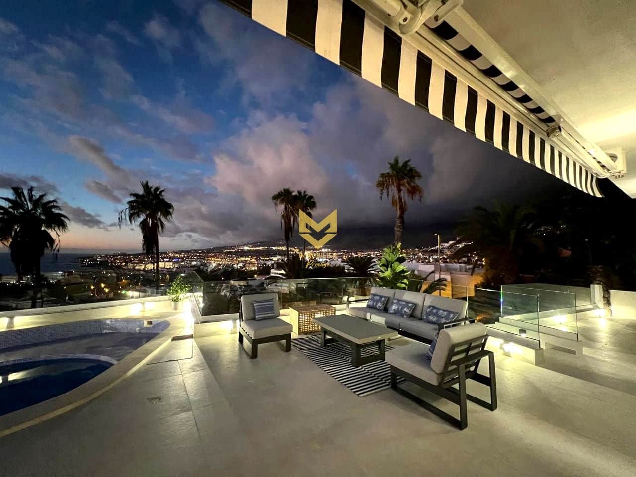 4 bedroom Villa for sale in Costa Adeje with pool garage - € 2,600,000 (Ref: 9487955)