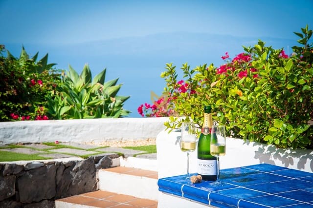 5 makuuhuone Huvila myytävänä paikassa Guía de Isora mukana uima-altaan 
autotalli - 1 175 000 € (Ref: 9632754)