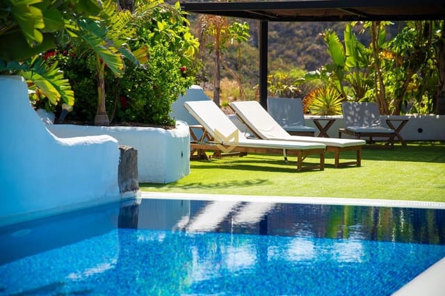 5 makuuhuone Huvila myytävänä paikassa Guía de Isora mukana uima-altaan 
autotalli - 1 175 000 € (Ref: 9632754)