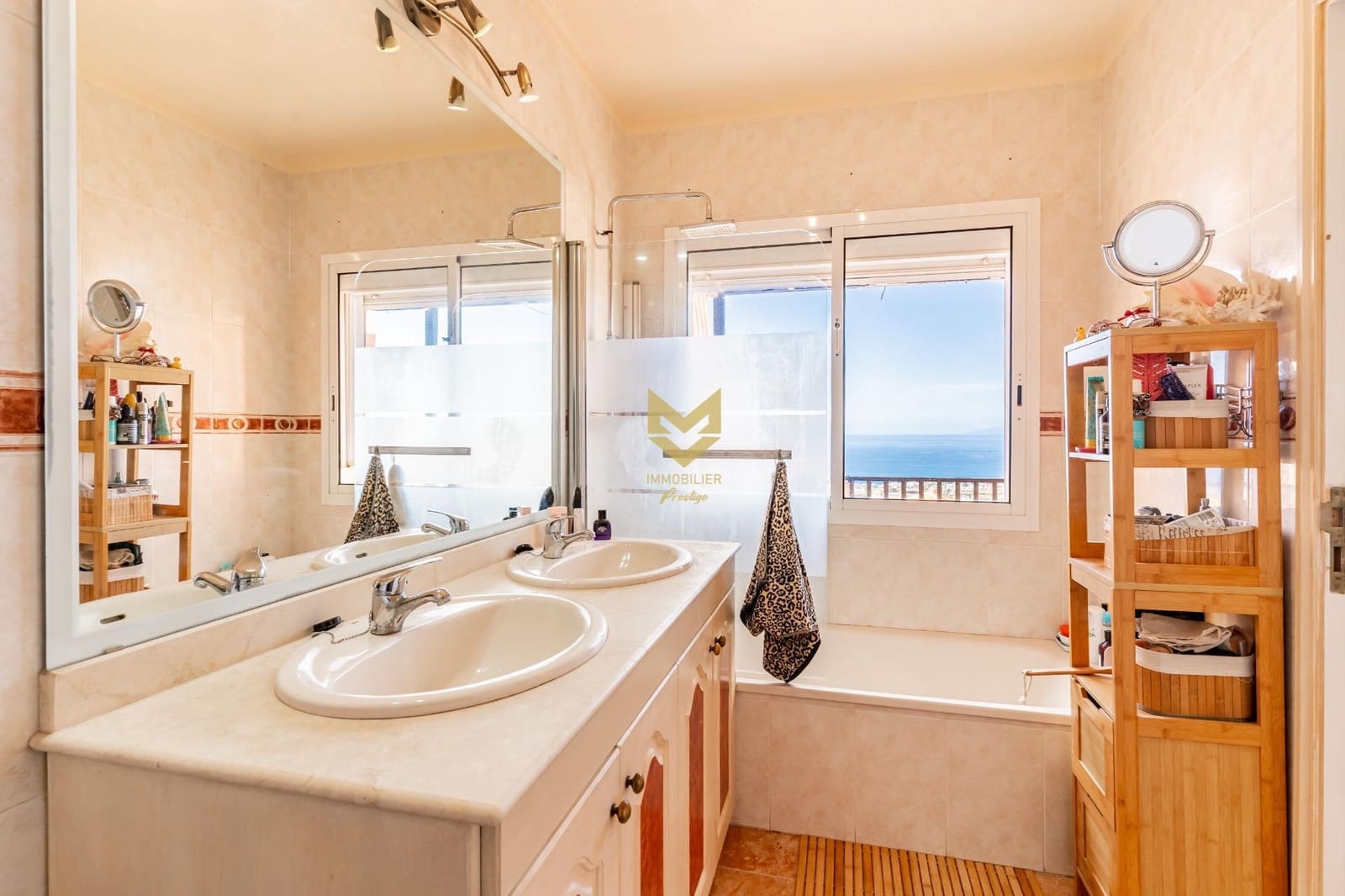 4 sovrum Radhus till salu i Costa Adeje med pool garage - 895 000 € (Ref: 9632755)