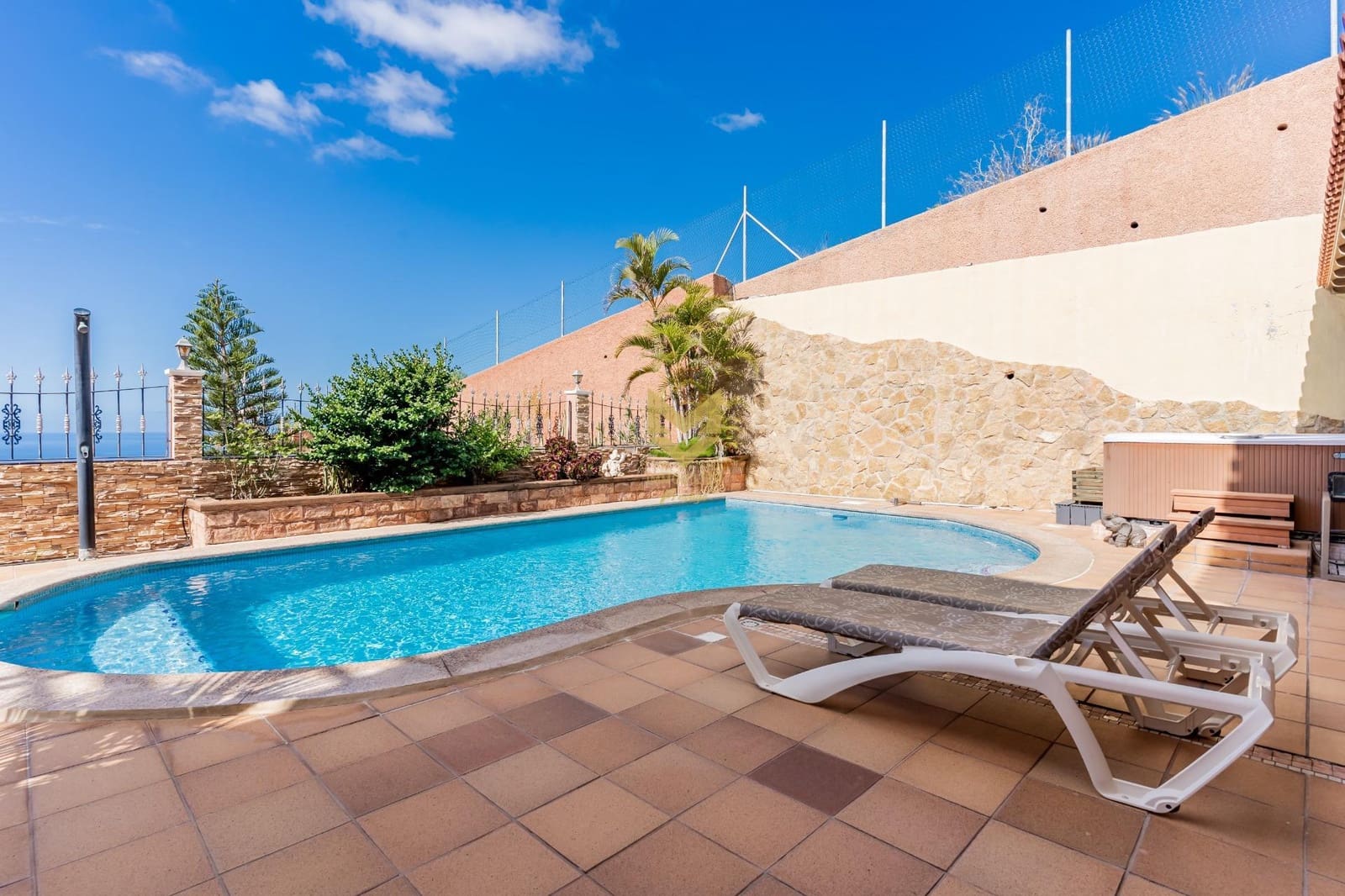 4 sovrum Radhus till salu i Costa Adeje med pool garage - 895 000 € (Ref: 9632755)