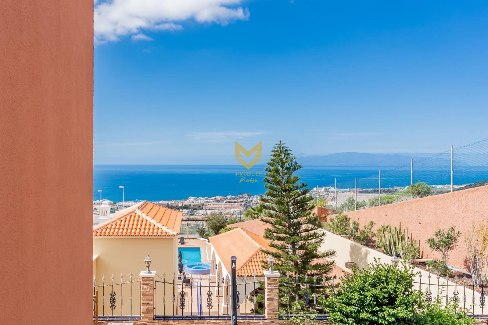 4 sovrum Radhus till salu i Costa Adeje med pool garage - 895 000 € (Ref: 9632755)