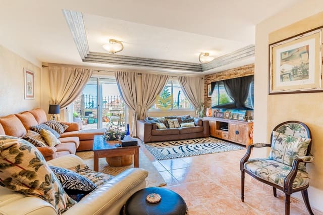 4 sovrum Radhus till salu i Torviscas Centro y Alto, Adeje med pool garage - 895 000 € (Ref: 9632755)