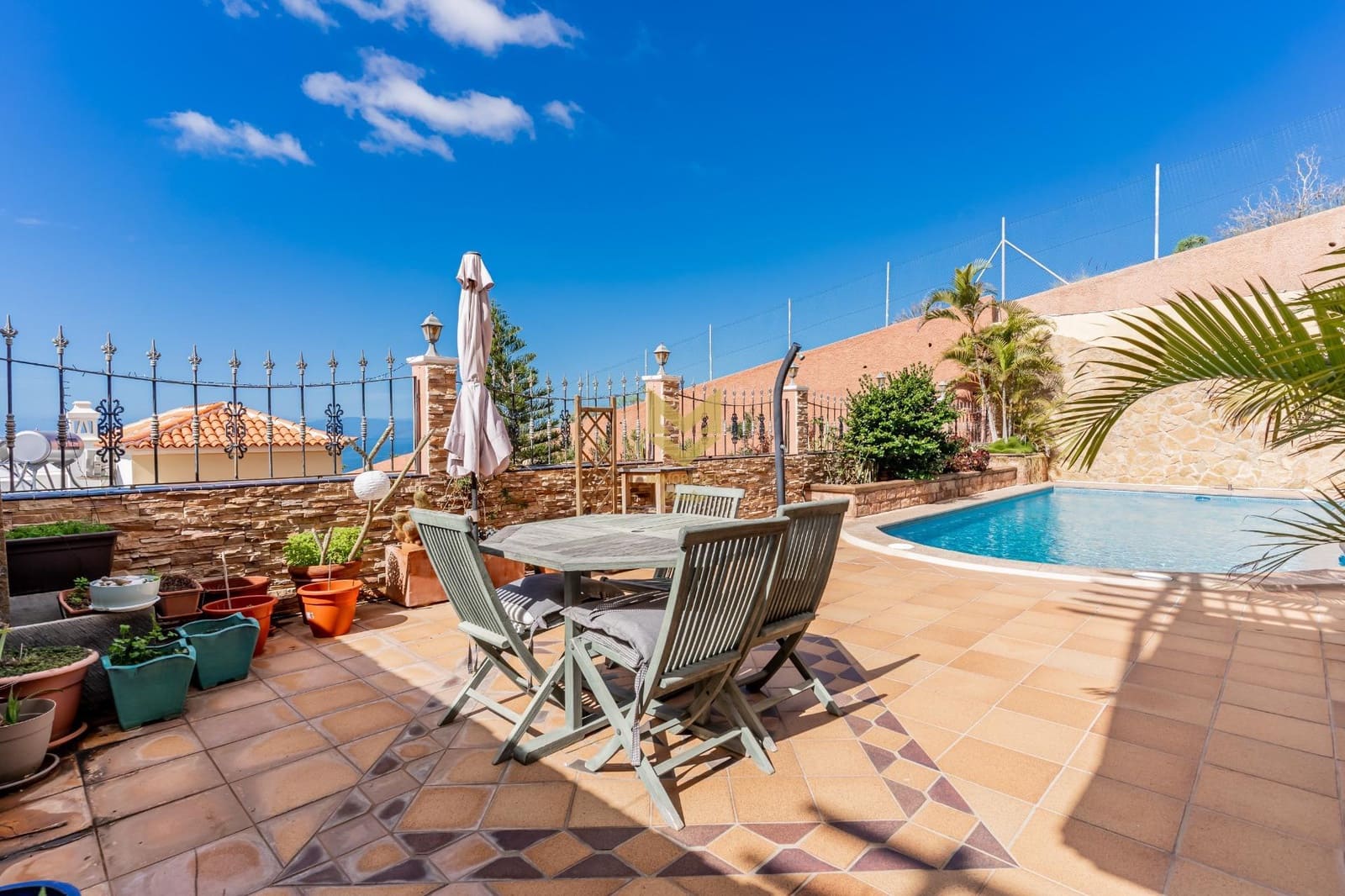 4 sovrum Radhus till salu i Costa Adeje med pool garage - 895 000 € (Ref: 9632755)