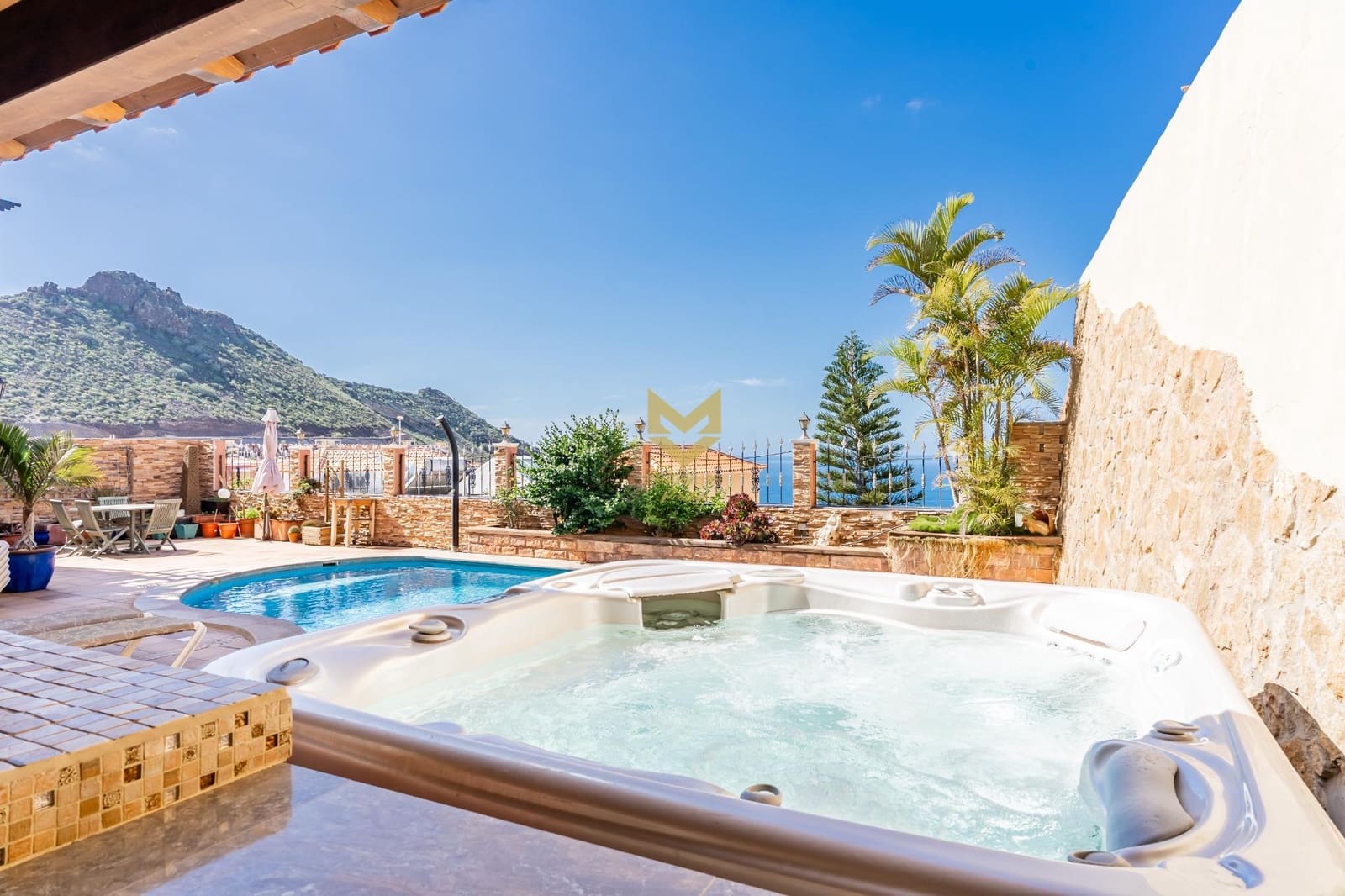 4 sovrum Radhus till salu i Costa Adeje med pool garage - 895 000 € (Ref: 9632755)