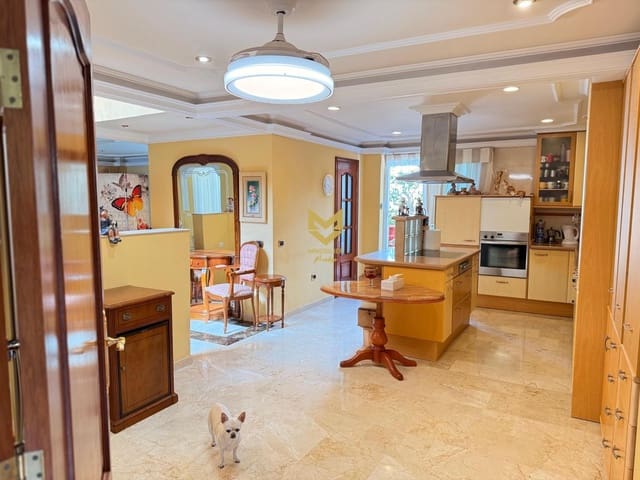 6 sovrum Villa till salu i Roque del Conde, Adeje med pool garage - 1 870 000 € (Ref: 9645184)