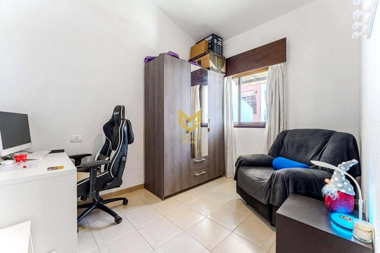 4 makuuhuone Rivitalo myytävänä paikassa Playa San Juan mukana uima-altaan 
autotalli - 416 000 € (Ref: 9645187)