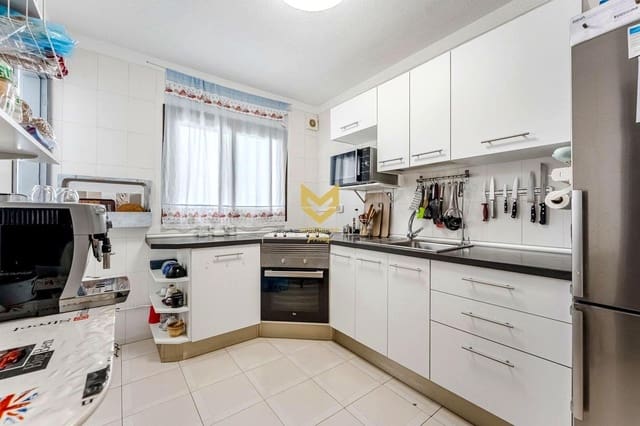 4 makuuhuone Rivitalo myytävänä paikassa Playa San Juan, Guía de Isora mukana uima-altaan 
autotalli - 416 000 € (Ref: 9645187)