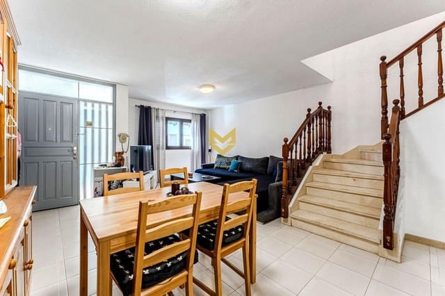 4 makuuhuone Rivitalo myytävänä paikassa Playa San Juan, Guía de Isora mukana uima-altaan 
autotalli - 416 000 € (Ref: 9645187)