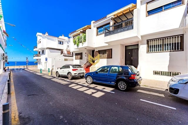 4 makuuhuone Rivitalo myytävänä paikassa Playa San Juan, Guía de Isora mukana uima-altaan 
autotalli - 416 000 € (Ref: 9645187)