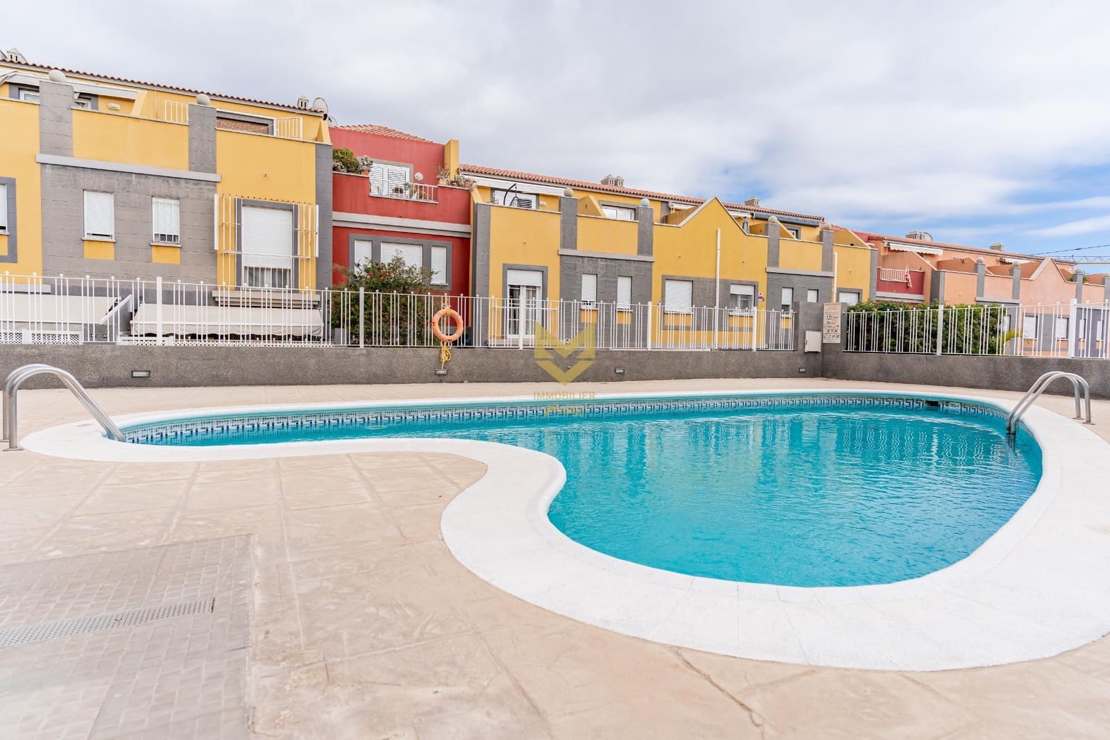 3 makuuhuone Rivitalo myytävänä paikassa Llano del Camello mukana uima-altaan 
autotalli - 349 000 € (Ref: 9645189)