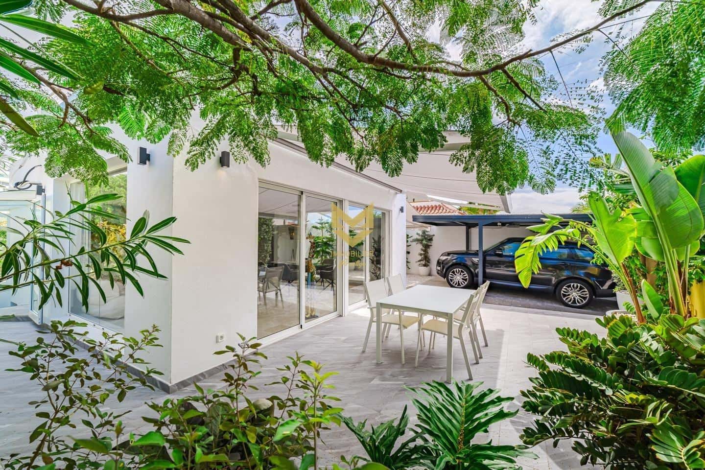 Chalet de 4 habitaciones en La Caleta Adeje en venta - 1.680.000 € (Ref: 9645191)