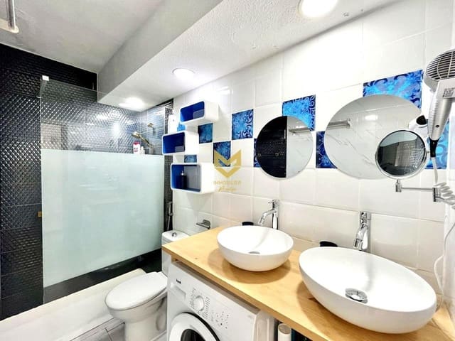 2 makuuhuone Huoneisto myytävänä paikassa Playa de las Américas, Adeje mukana 
autotalli - 420 000 € (Ref: 9645194)