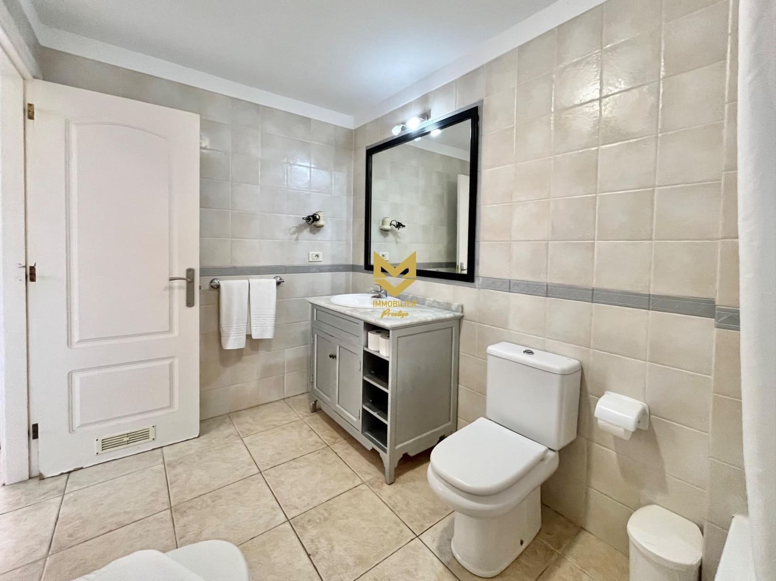 2 bedroom Apartment for sale in Playa de las Americas - € 285,000 (Ref: 9645197)