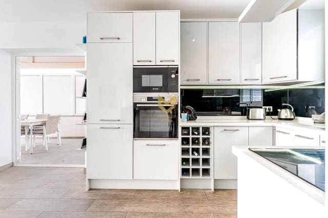 2 Zimmer Villa zu verkaufen in Costa Adeje, Adeje mit Garage - 740.000 € (Ref: 9645198)