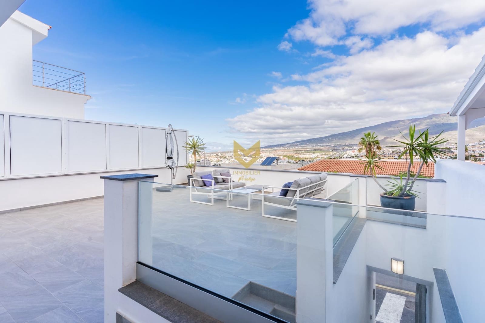 2 slaapkamer Villa te koop in Costa Adeje met garage - € 740.000 (Ref: 9645198)