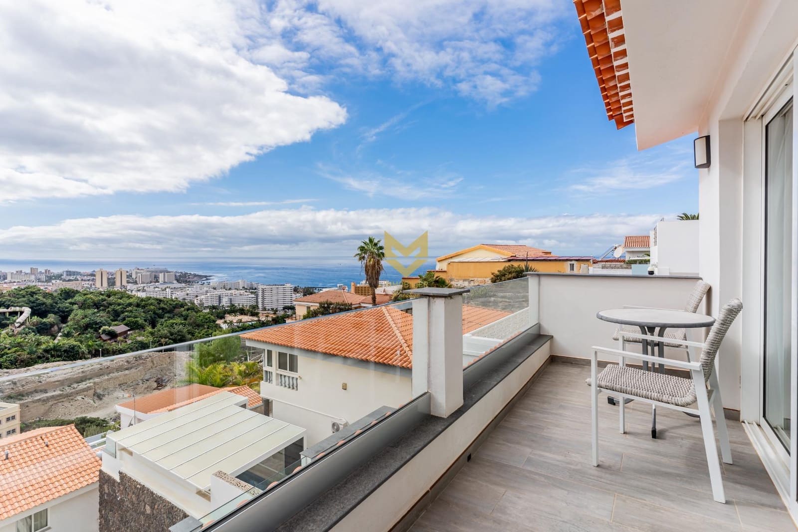 2 slaapkamer Villa te koop in Costa Adeje met garage - € 740.000 (Ref: 9645198)