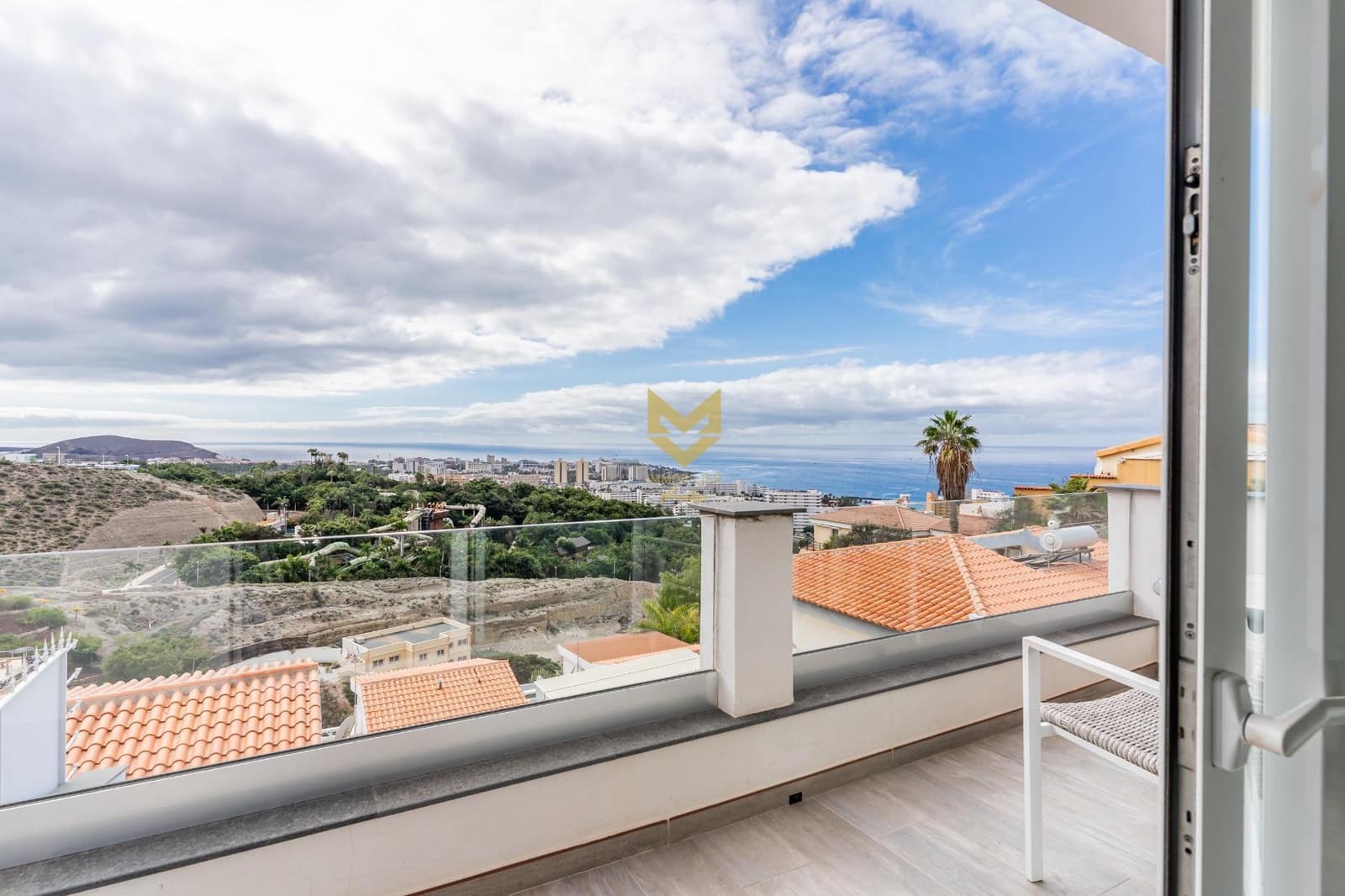 2 slaapkamer Villa te koop in Costa Adeje met garage - € 740.000 (Ref: 9645198)