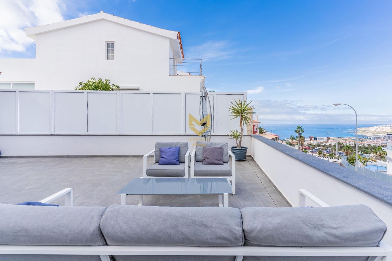 2 slaapkamer Villa te koop in Costa Adeje met garage - € 740.000 (Ref: 9645198)