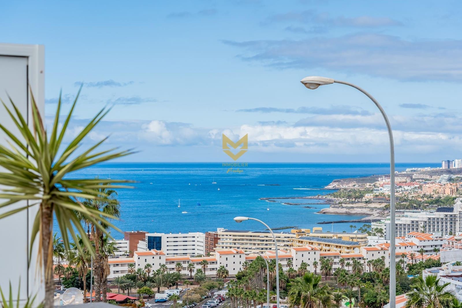 2 slaapkamer Villa te koop in Costa Adeje met garage - € 740.000 (Ref: 9645198)